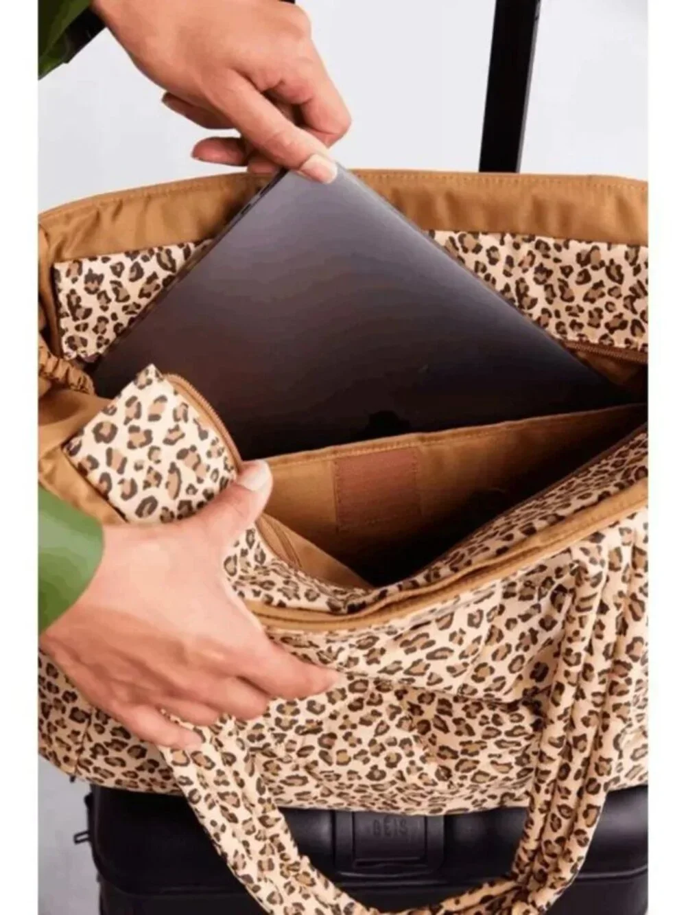 Béis x Elsa Hosk Diaper Tote Bag in Leopard Print NEW - Picture 3 of 8